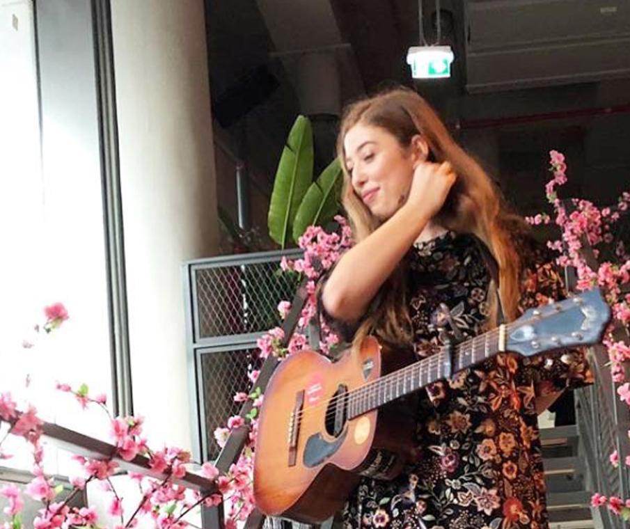 Leoné Murphy - Moon