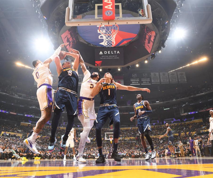 Lakers vs Nuggets Half-time