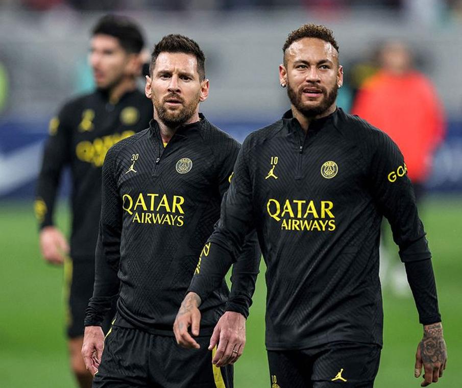 إحماء مع ميسي ورونالدو